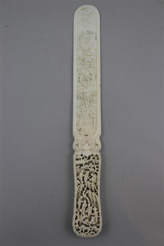 A Chinese export ivory page turner, 19th century, 28cm